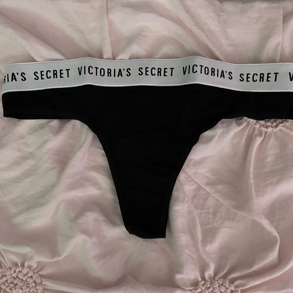 Victoria’s Secret cotton logo thong in black size medium - Picture 2 of 3